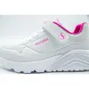 A close-up side view of a white Skechers sneaker with pink accents. Voir les images du produit
