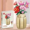 A product box for a building block flower set, with the assembled product shown next to it. Produktbild-Vorschau