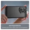 Hands holding a black smartphone case with a carbon fiber texture on the sides. Produktbild-Vorschau