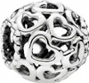 A single silver charm with multiple heart cutouts. Anteprima dell’immagine prodotto