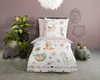 A child's bedroom with a bed decorated with a duvet cover featuring animal illustrations, plants, and decorative wall art. Produktbild-Vorschau
