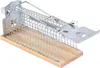 A metal and wood live mouse trap is shown against a white background. Voir les images du produit