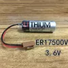 A single lithium battery with a connector and wires is placed on a wooden surface. Text overlays provide product details. Náhled obrázku produktu