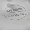 Close-up of the bottom of a pan with brand and product name etched into the metal. Anteprima dell’immagine prodotto