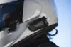 A close-up of a motorcycle helmet with a Cardo communication device attached. Anteprima dell’immagine prodotto