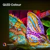A close-up image of a chameleon with vibrant colors, with text overlay indicating "QLED Colour". Voir les images du produit
