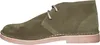 A side view of a green suede desert boot. Voir les images du produit