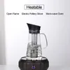 A glass pitcher with a black lid and infuser is shown on a dark, circular heating base. The pitcher contains water and ice. Text overlays indicate features and compatibility. Náhled obrázku produktu