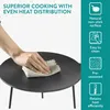A hand is wiping a black cast iron grill plate with a cloth. Text overlays describe its features. Produktbild-Vorschau