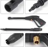 Collage of close-up shots and full product shots of a pressure washer gun and extension wand. Anteprima dell’immagine prodotto