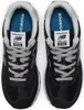 A top-down view of a pair of New Balance 574 sneakers. Náhled obrázku produktu