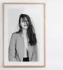 A black and white portrait of a young woman in a framed picture. Anteprima dell’immagine prodotto