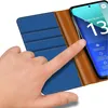 A hand is shown interacting with a smartphone case. Podgląd zdjęcia produktu