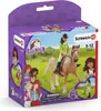A toy horse and rider set on its packaging, with illustrations of children and horses. Voir les images du produit