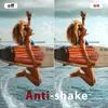A split image showing a woman with a surfboard in the ocean, comparing the effect of anti-shake on a camera. Produktbild-Vorschau