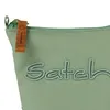 A close-up view of a green pencil case with the brand name embroidered on it. Produktbild-Vorschau