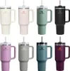 A grid of eight Stanley Quencher H2.0 Flowstate tumblers in various colors, each with a straw and handle. Produktbild-Vorschau