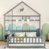 A child's house bed with bedding and decorative elements. Podgląd zdjęcia produktu