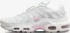 A side view of a white Nike Air Max Plus sneaker with pink and silver accents. Náhled obrázku produktu