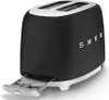 A black Smeg toaster with a silver crumb tray extended. Voir les images du produit