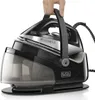 A hand holding the handle of a Black and Decker steam iron with its base. Produktbild-Vorschau