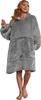 A woman is wearing a gray oversized hoodie blanket. Náhľad obrázku produktu