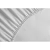 A close-up view of the elasticized edge of a white fitted sheet. Produktbild-Vorschau