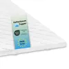A white quilted mattress topper with a tag showing product information. Anteprima dell’immagine prodotto