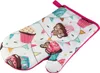 A single oven mitt with a cupcake and bunting pattern is shown against a white background. Anteprima dell’immagine prodotto