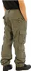 A person wearing olive-colored cargo pants. Produktbild-Vorschau