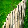 A wooden fence in a grassy field. Produktbild-Vorschau