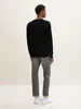 A man is shown from the back wearing a black sweater and gray jeans. Produktbild-Vorschau