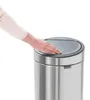 Poubelle 30 L Platinium - Touch Bin - Brabantia Voir les images du produit 11
