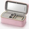 A pink Pandora jewelry box is shown open, revealing its interior compartments and a mirror. Voir les images du produit