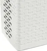 A close-up view of the corner of a white laundry basket with a textured pattern. Voir les images du produit