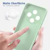 A hand touching a light green phone case with a circular camera cutout. Produktbild-Vorschau