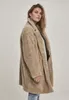 A woman wearing a beige sherpa coat. Produktbild-Vorschau
