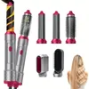 Silber- und rosafarbener Haarstyler mit mehreren Aufsätzen, darunter Lockenstäbe, Bürsten und ein Föhn, neben einer Frau mit langen blonden Haaren Podgląd zdjęcia produktu