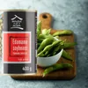 A can of edamame soybeans is placed next to a bowl of fresh edamame pods on a wooden cutting board. Produktbild-Vorschau