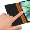 A hand is shown interacting with a phone case. Podgląd zdjęcia produktu