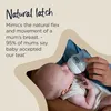A baby is being fed from a Tommee Tippee bottle, with text describing the "Natural latch" feature. Voir les images du produit