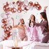 Rosenquarz- und weißer Luftballonbogen mit stern- und herzförmigen Ballons, Konfetti fällt um drei Frauen in Pyjamas, die feiern Náhled obrázku produktu