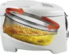 A close-up, angled view of a white deep fryer with a basket full of french fries submerged in oil. Red arrows indicate a circular motion around the basket, suggesting a feature of the product. Anteprima dell’immagine prodotto