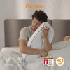 A man is hugging a pillow in bed, with another person sleeping in the background. There are marketing badges and text overlays. Produktbild-Vorschau