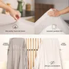 A collage of images showing a fitted sheet, its texture, and how it fits on a mattress, along with a comparison of different products. Produktbild-Vorschau