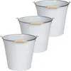 Three white metal buckets with wooden handles are arranged in a diagonal line against a white background. Voir les images du produit