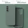 A split image showing the back of a green phone case on the left and the inside of the same case on the right, with German text overlays. Produktbild-Vorschau