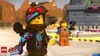 Two Lego characters are in a desert-like environment with buildings in the background. Náhled obrázku produktu