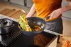 Fiskars 1027705, Rund, Wok-/Bratpfanne, Schwarz, Aluminium, Produktbild-Vorschau 13