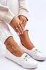 A close-up shot of a person's feet wearing white sneakers. Voir les images du produit
